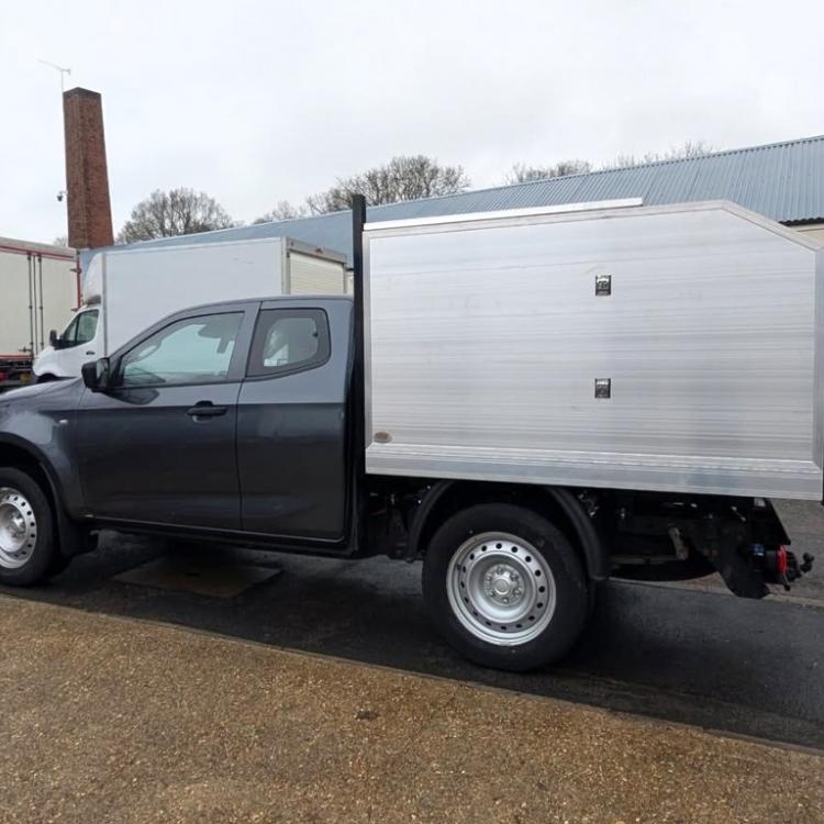 Isuzu Cab & Half Tree Surgeon Body