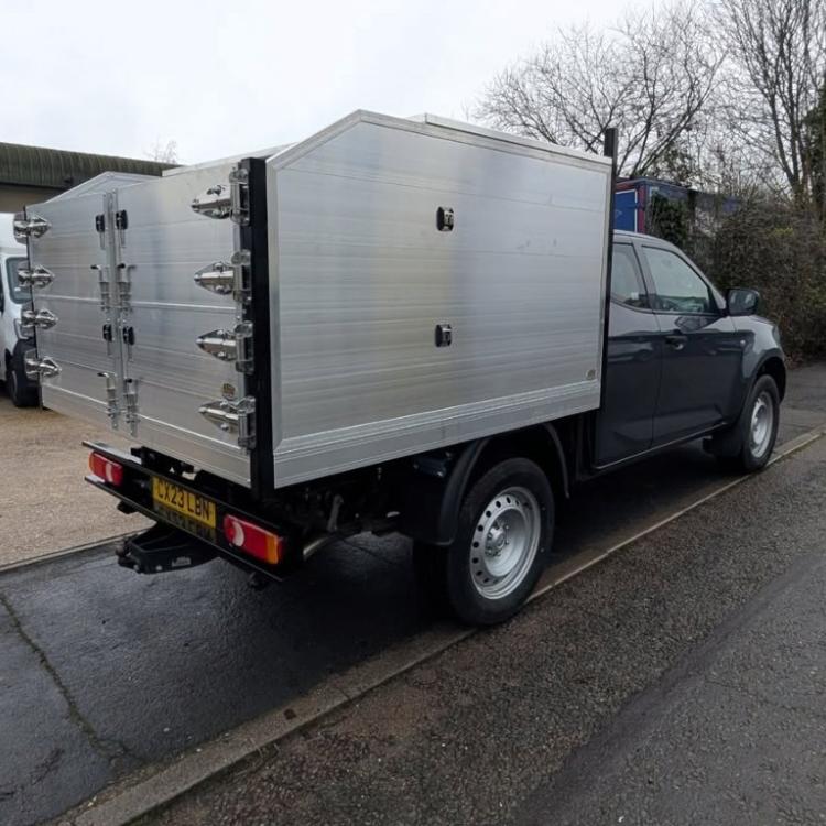 Isuzu Cab & Half Tree Surgeon Body