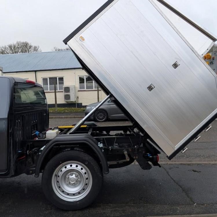 Isuzu Cab & Half Tree Surgeon Body